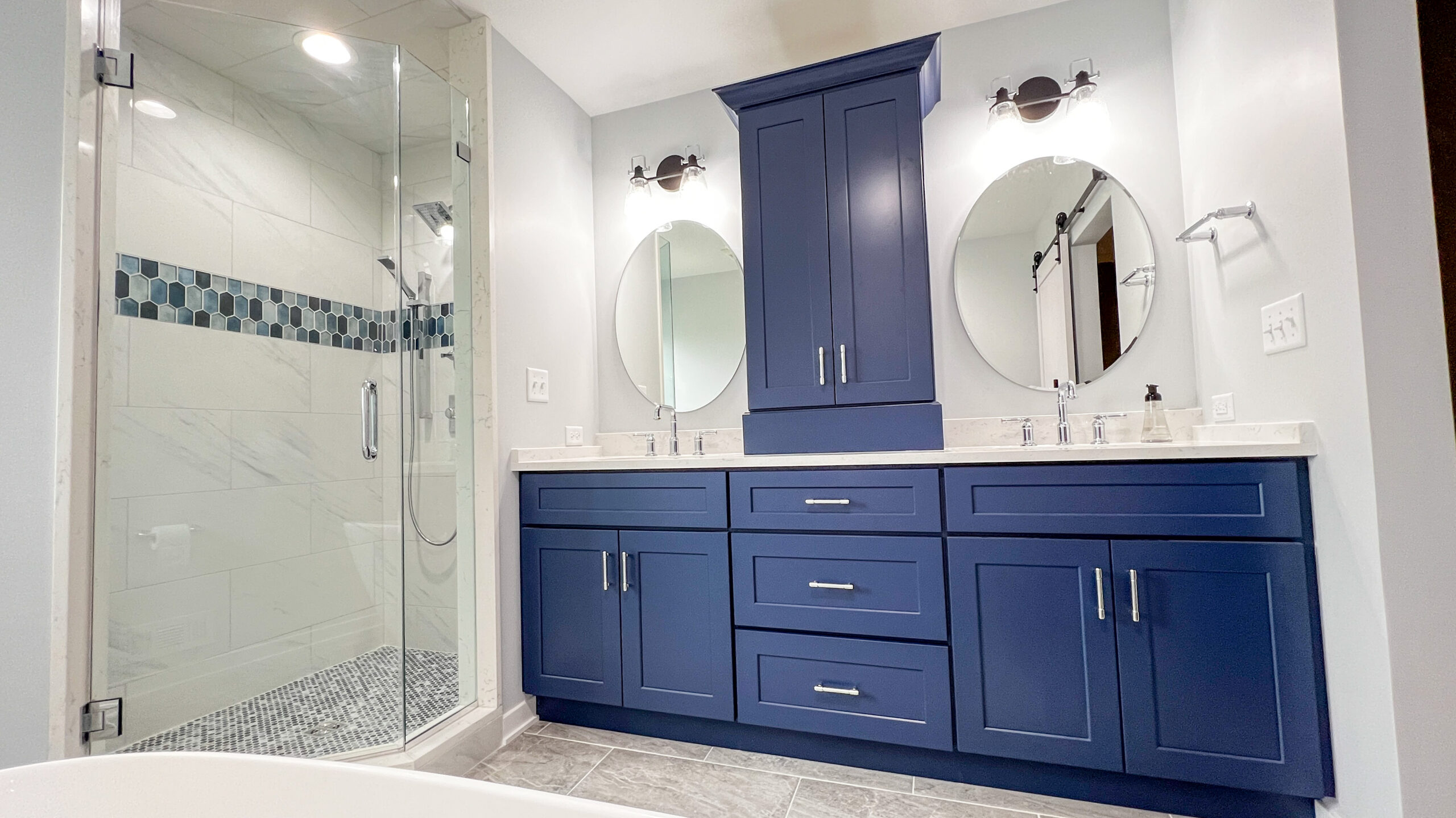 Freestanding Tub Suite